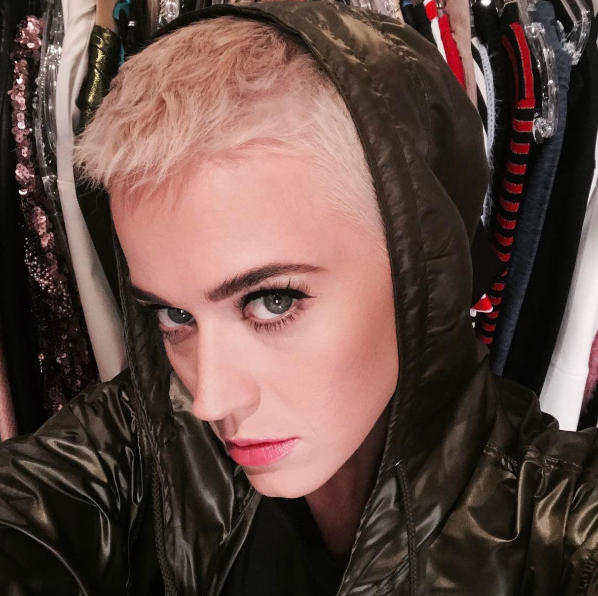 Katy perry 3a1f3080 d3bc 4468 a41d 234acc70ea51