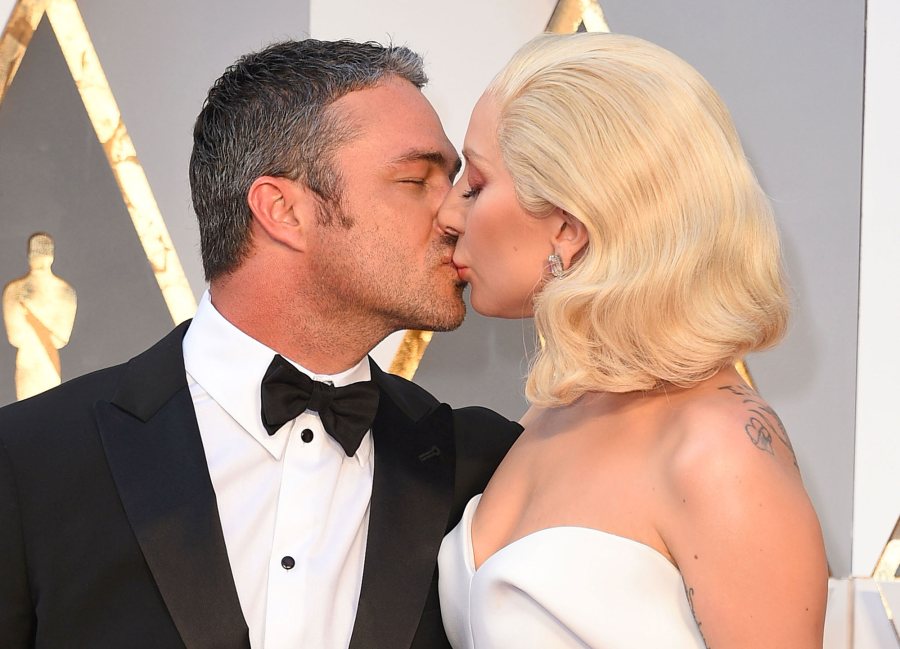 Lady gaga taylor kinney oscars 4d02dbd0 d171 468f 84ee 1d3f46f465ca