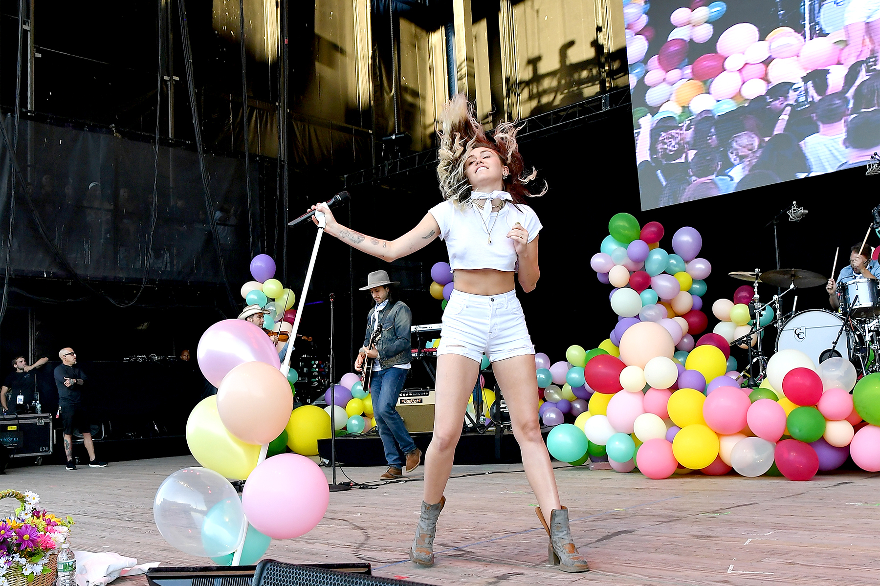 Miley Cyrus performs onstage during 103.5 KTU's KTUphoria 2017 presented by AT&T at Northwell Health at Jones Beach Theater on June 3, 2017 in Wantagh, New York.