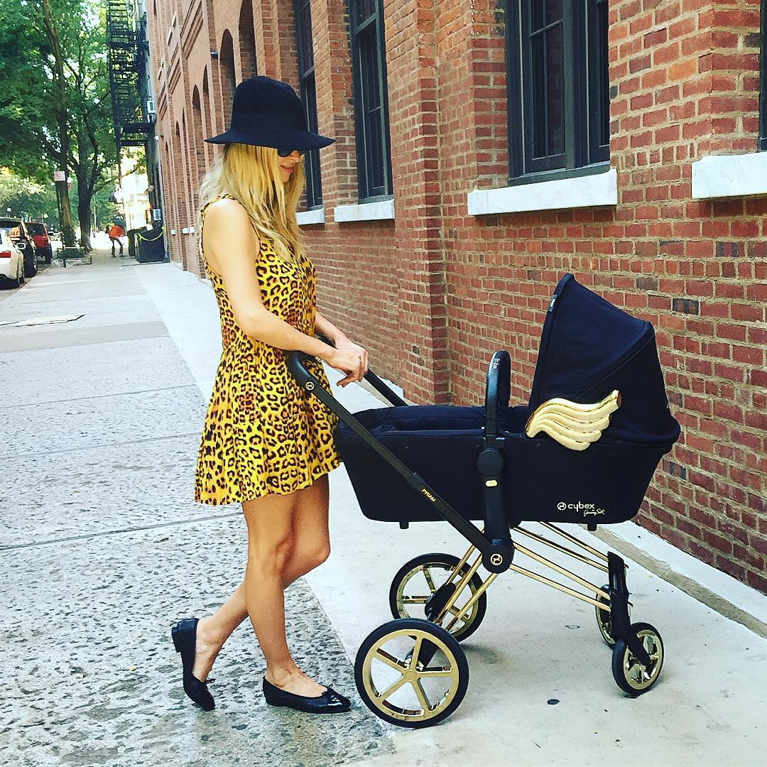Nicky hilton zoom 8eba62fc cd24 433f ad68 d6651693a296