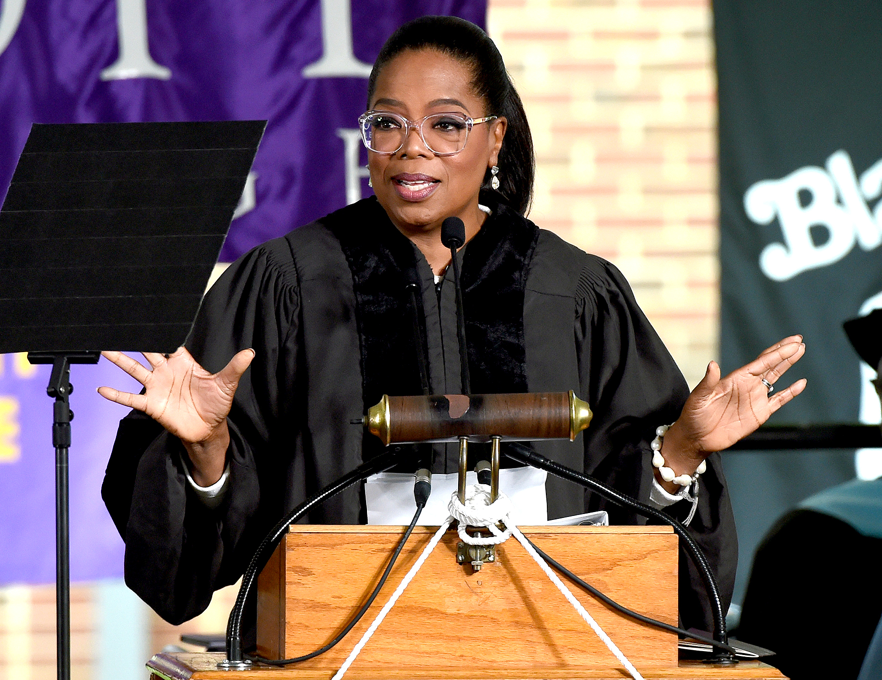 Oprah winfrey 564ab052 5c7a 47d4 80f2 5899b9e4826b