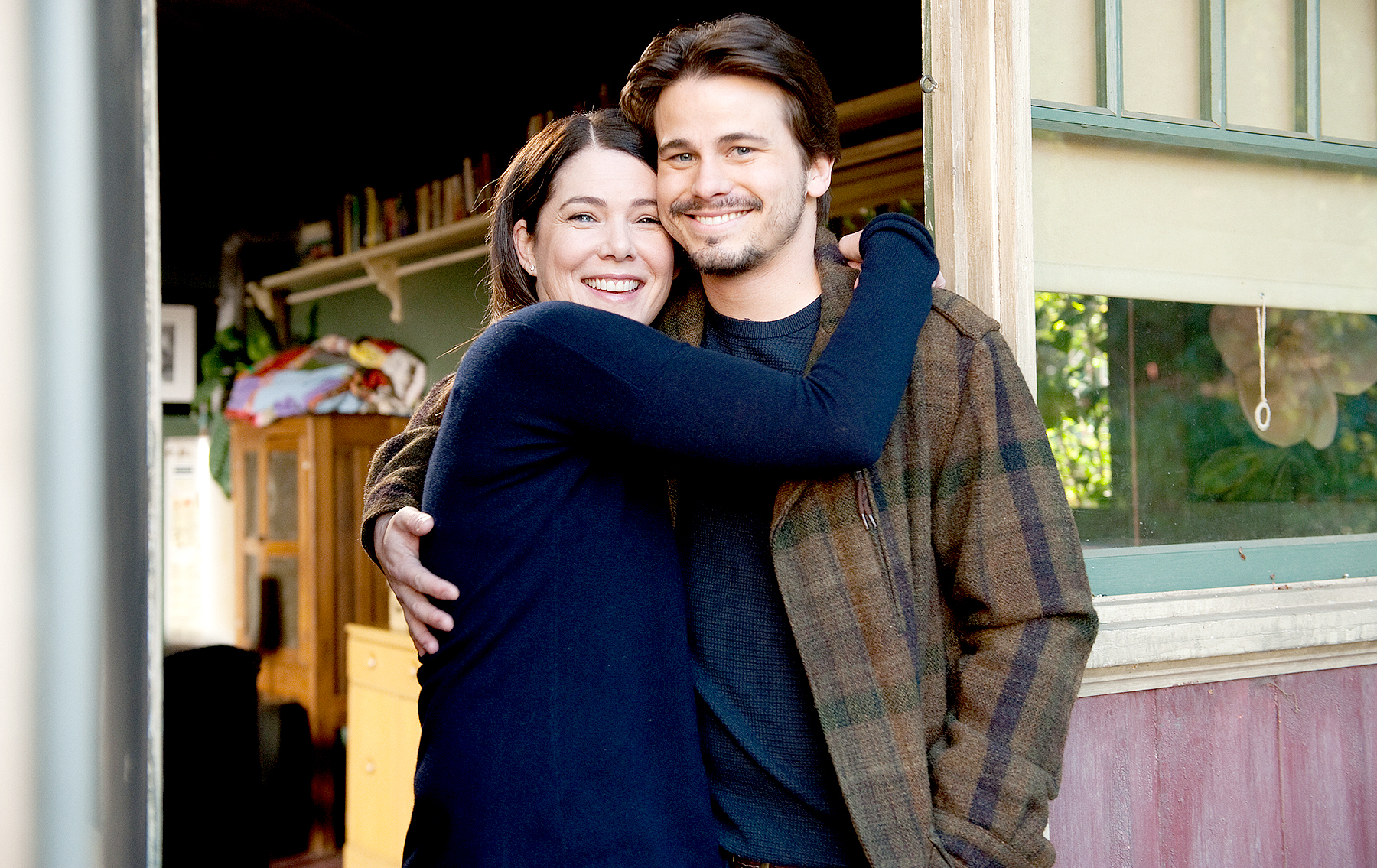 Lauren Graham and Jason Ritter in Parenthood.