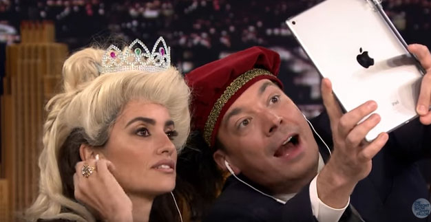 Penelope Cruz plays Dubsmash with Jimmy Fallon