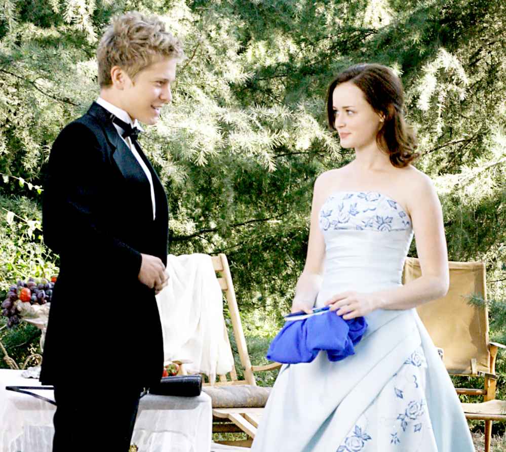 Matt Czuchry and Alexis Bledel on Gilmore Girls.