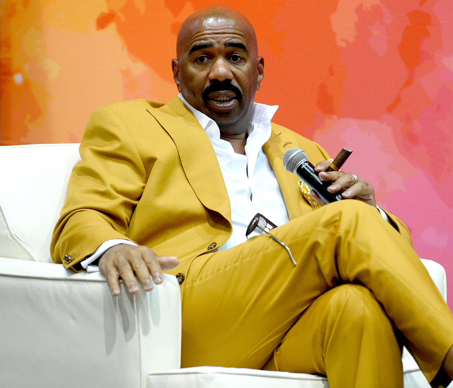 Steve harvey zoom 0adefe35 95ab 405d 8b7d 2b73b3ab3ca8
