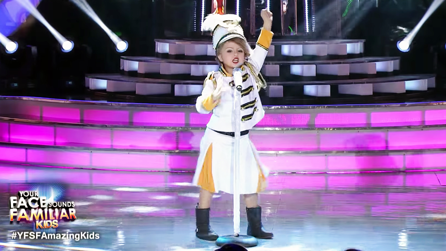 Xia Vigor Taylor Swift impersonator